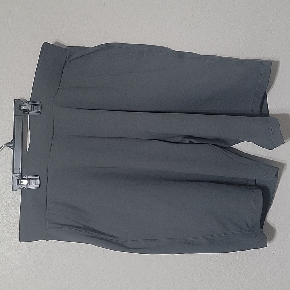 Chort para hombres color gris nuevo